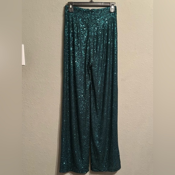 NWT Badgley Mischka
Belle by Badgley Mischka Iris Sequin Flat Front - Picture 6 of 17